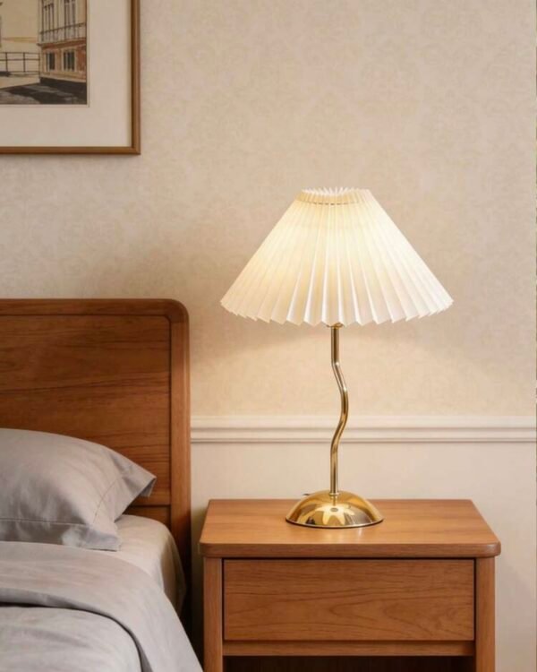 Gold USB powered table lamp, modern retro decorative lamp