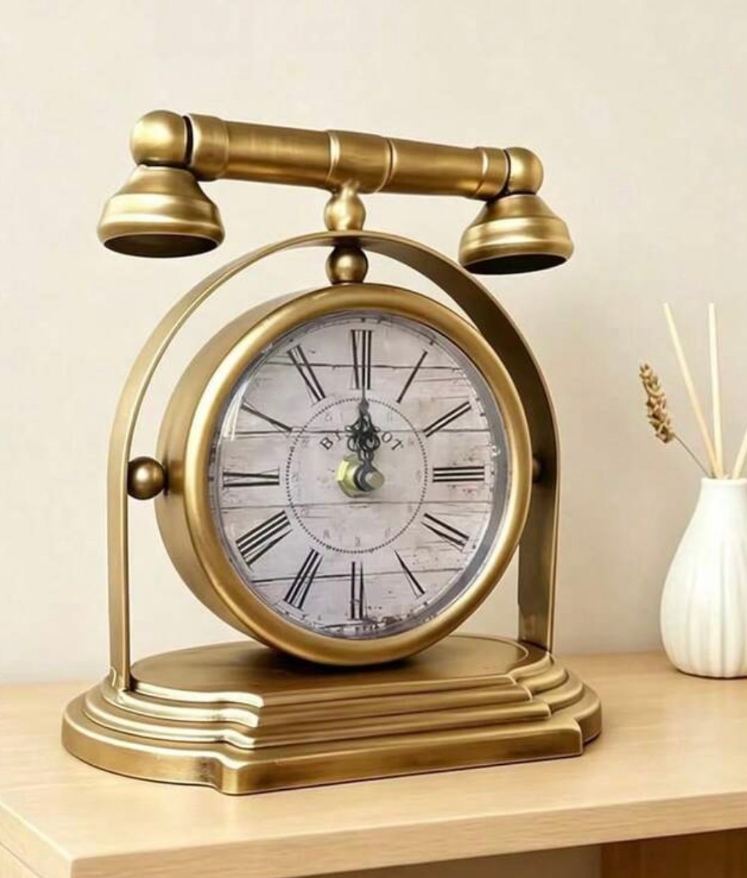 Vintage iron desk clock, European retro style - Image 2