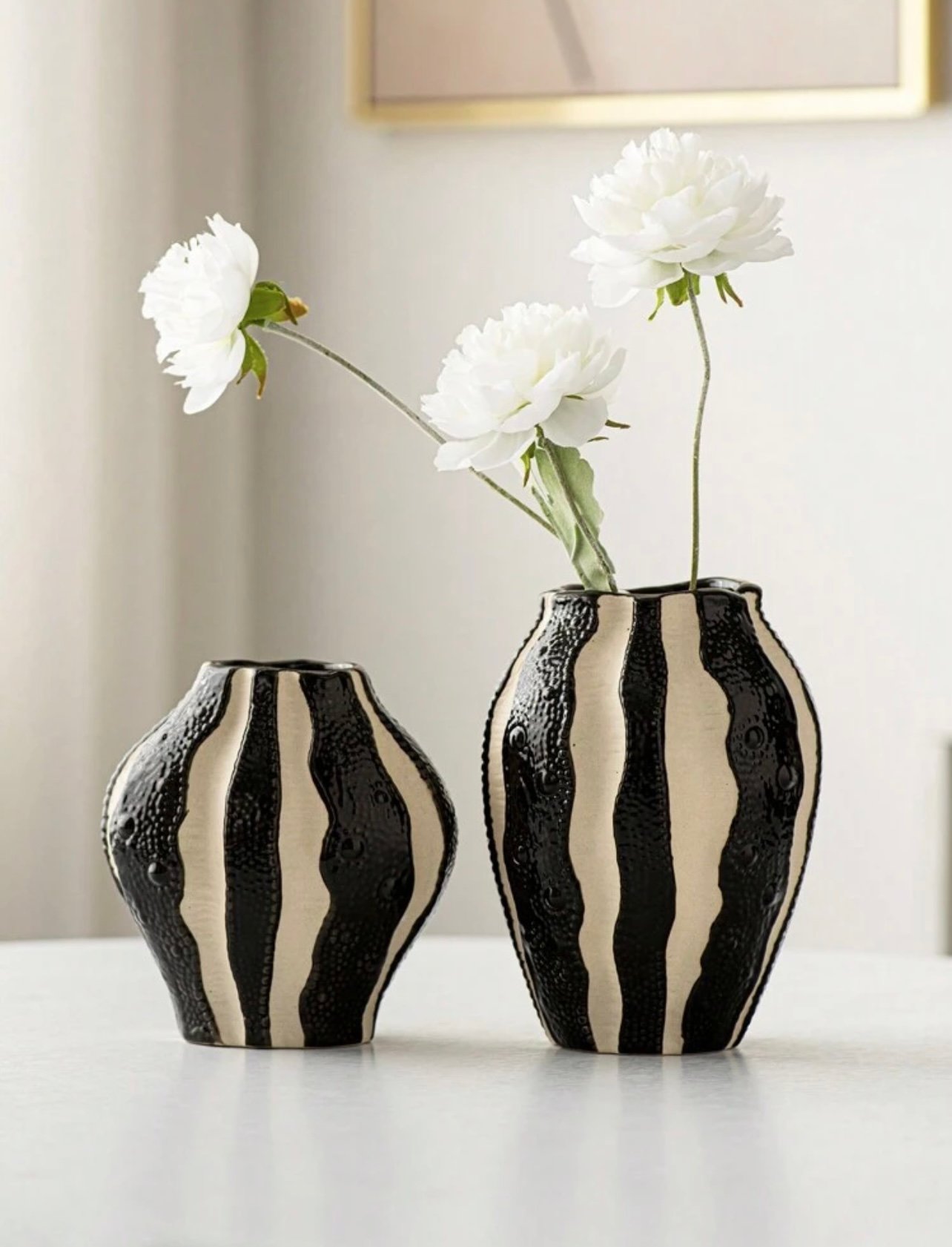 Ceramic vase with vertical stripes - Image 2